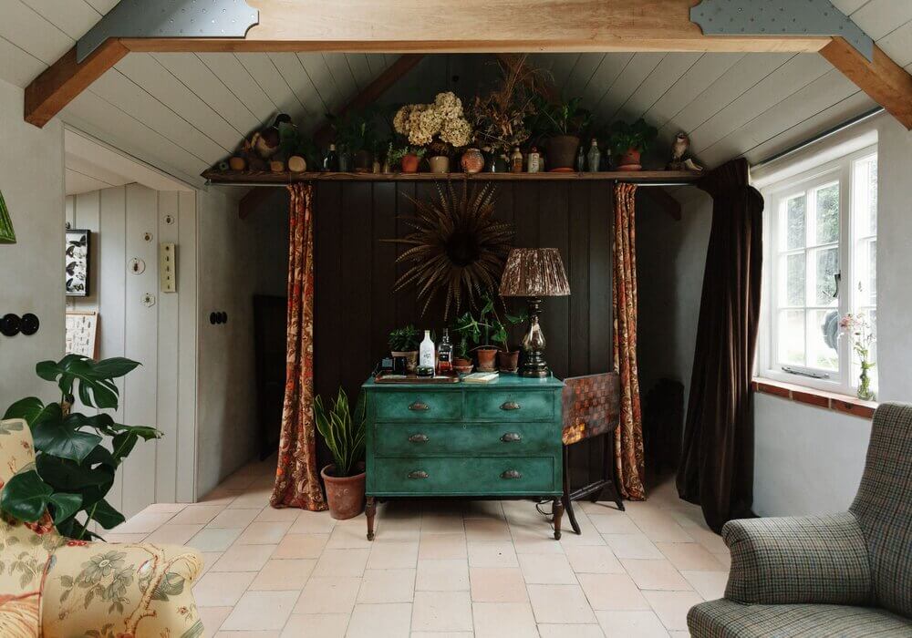 cottage-sitting-room-black-wall-exposed-beams-nordroom