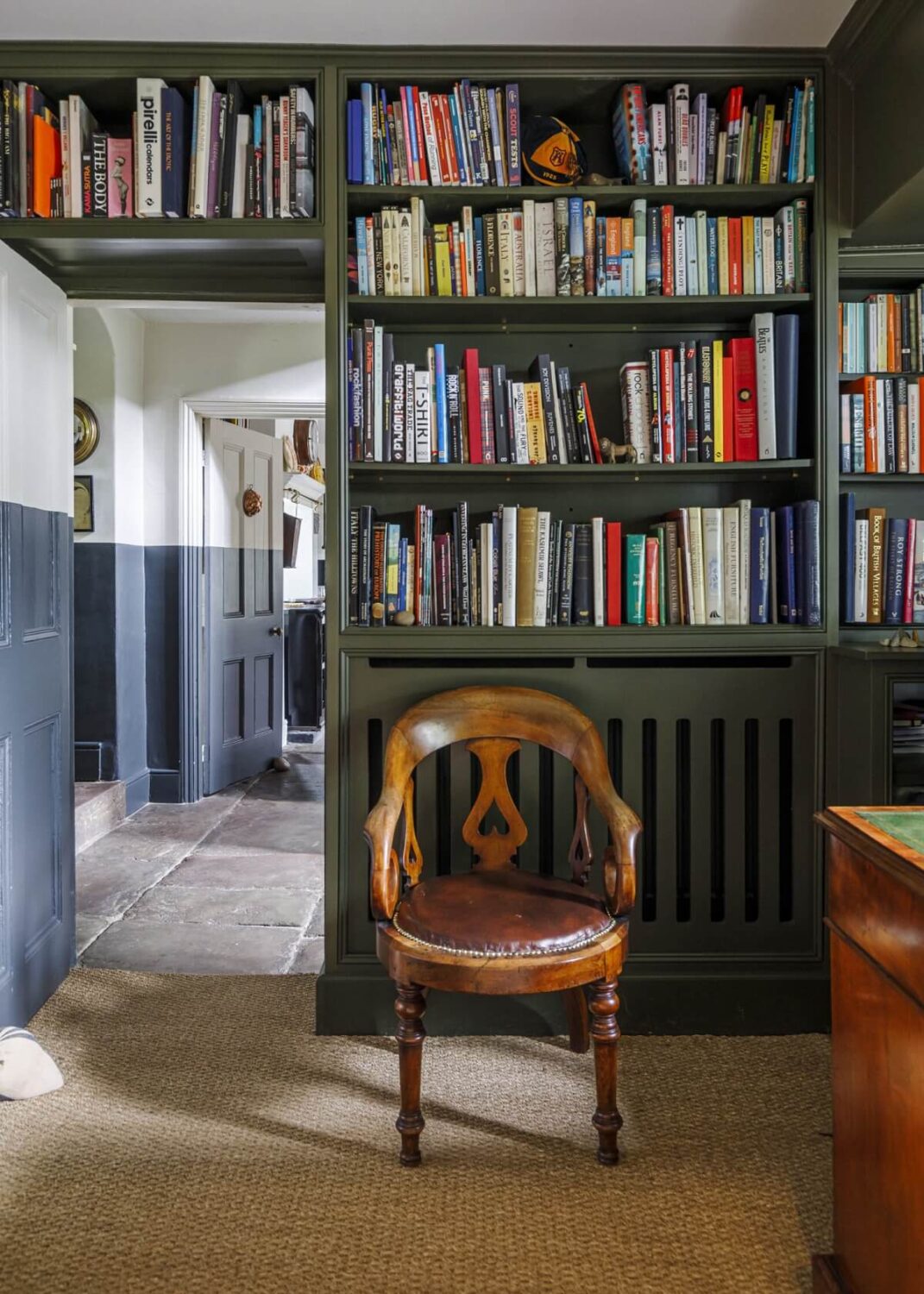 cozy-library-room-english-country-house-nordroom