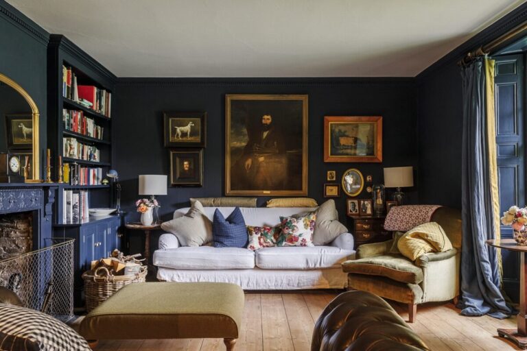 dark-blue-living-room-country-house-england-nordroom