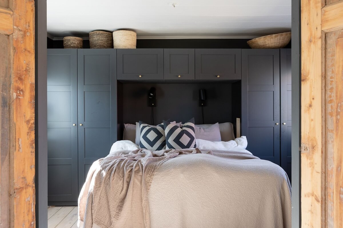 dark-gray-bedroom-built-in-wardrobes-nordroom