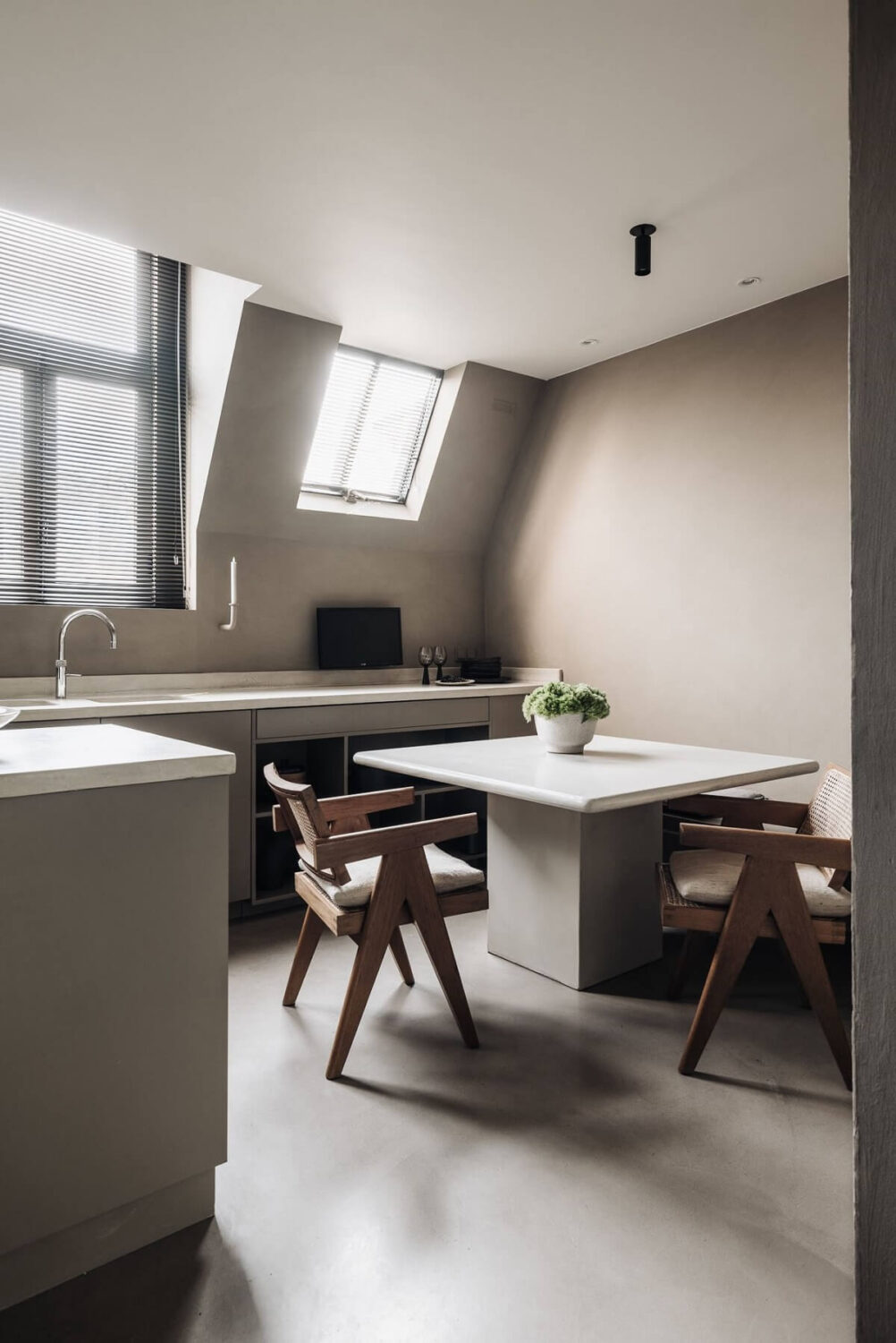 dining-area-kitchen-light-gray-design-apartment-amsterdam-nordroom