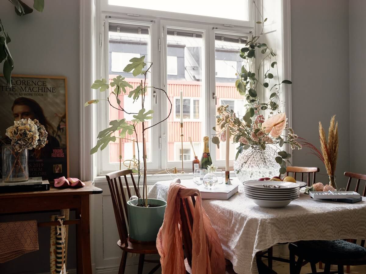 dining-table-vintage-chairs-plants-nordroom