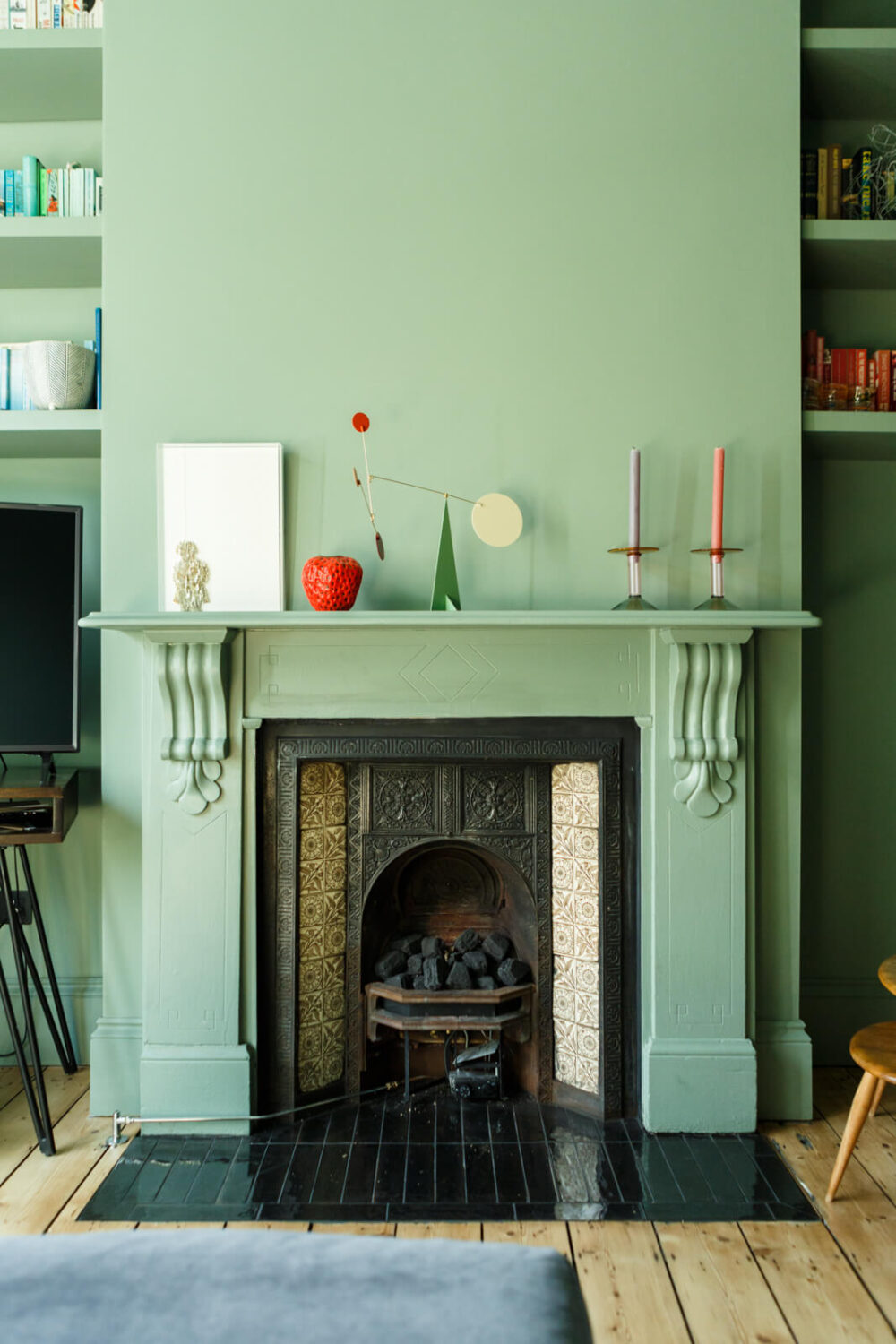 fireplace-mint-green-sitting-room-victorian-house-london-nordroom