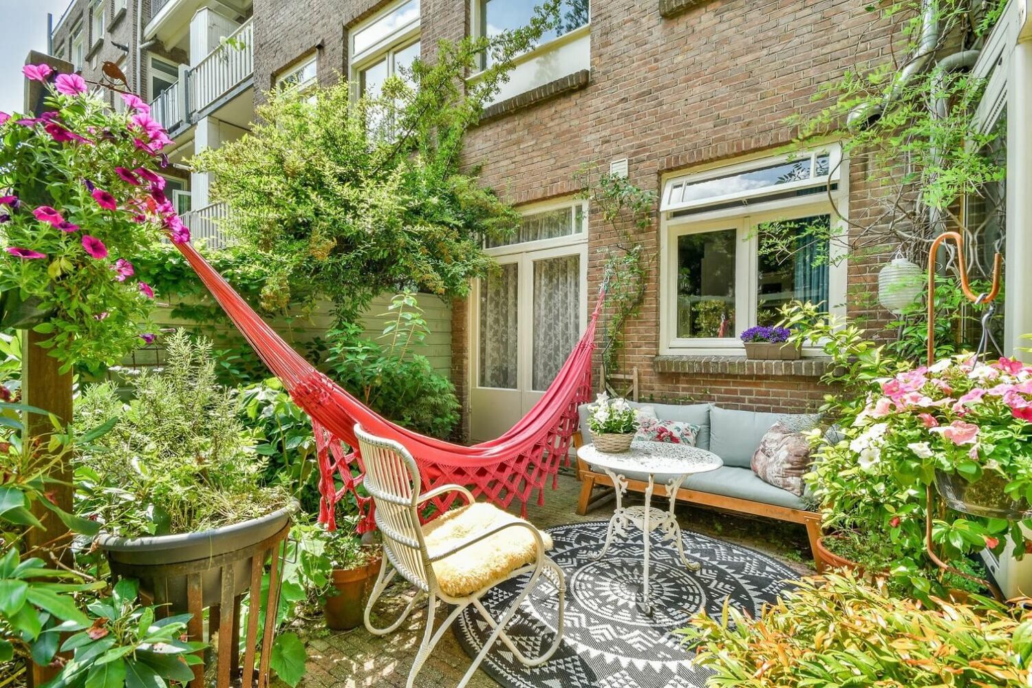 garden-hammock-colorful-home-amsterdam-nordroom