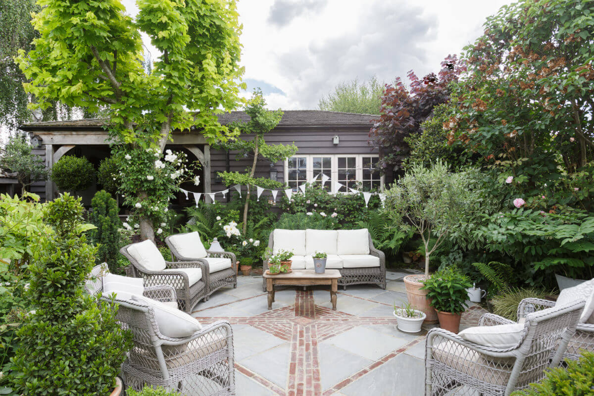 garden-seating-cottage-style-home-nordroom