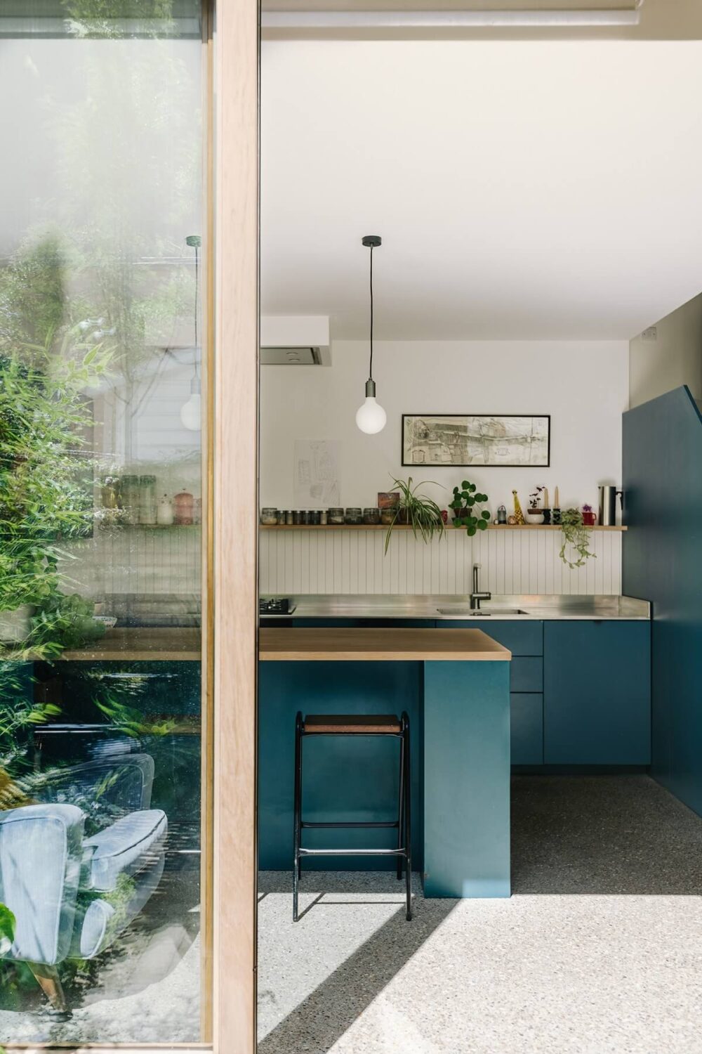 kitchen-navy-blue-cabinets-london-nordroom