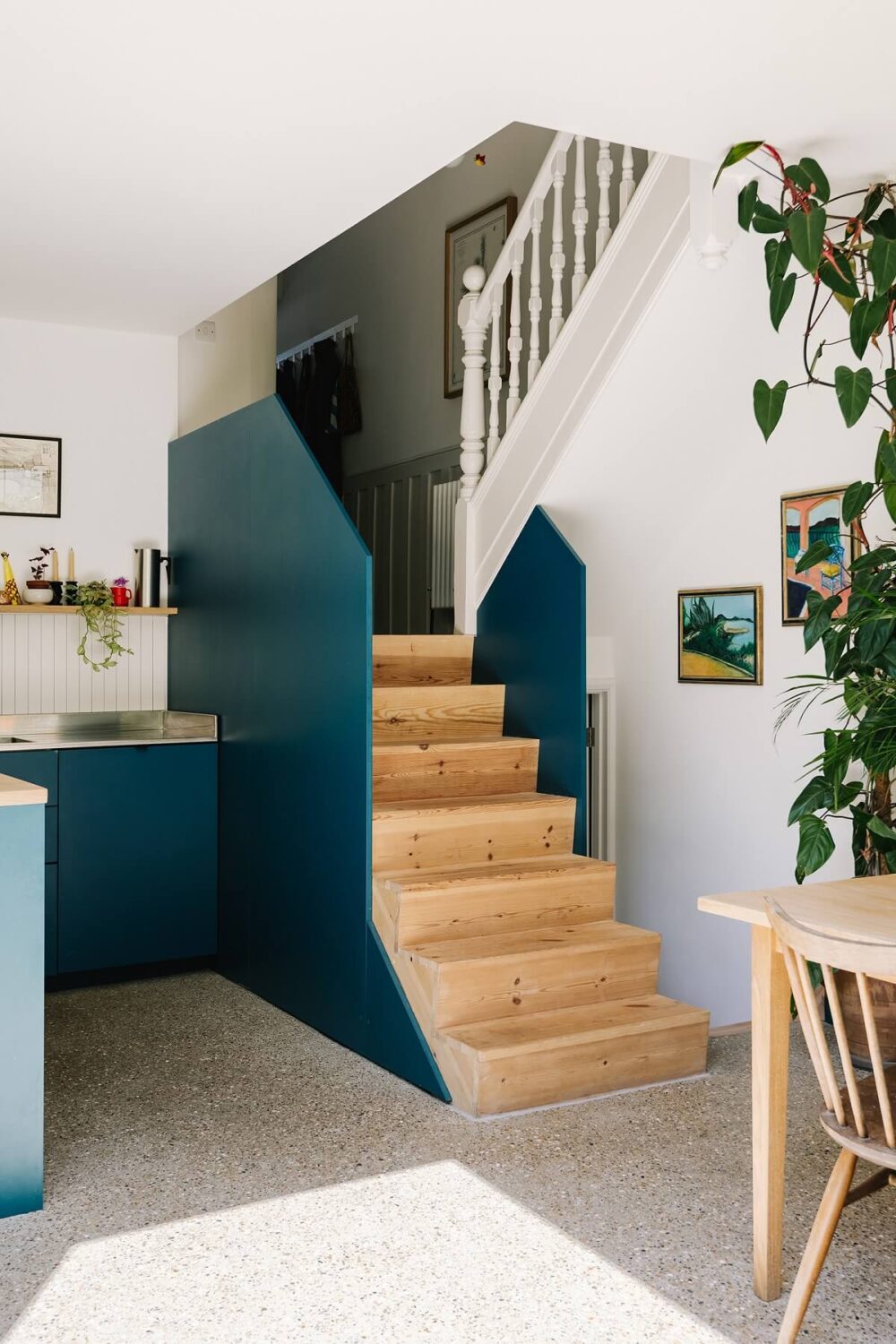 kitchen-staircase-blue-accent-color-nordroom
