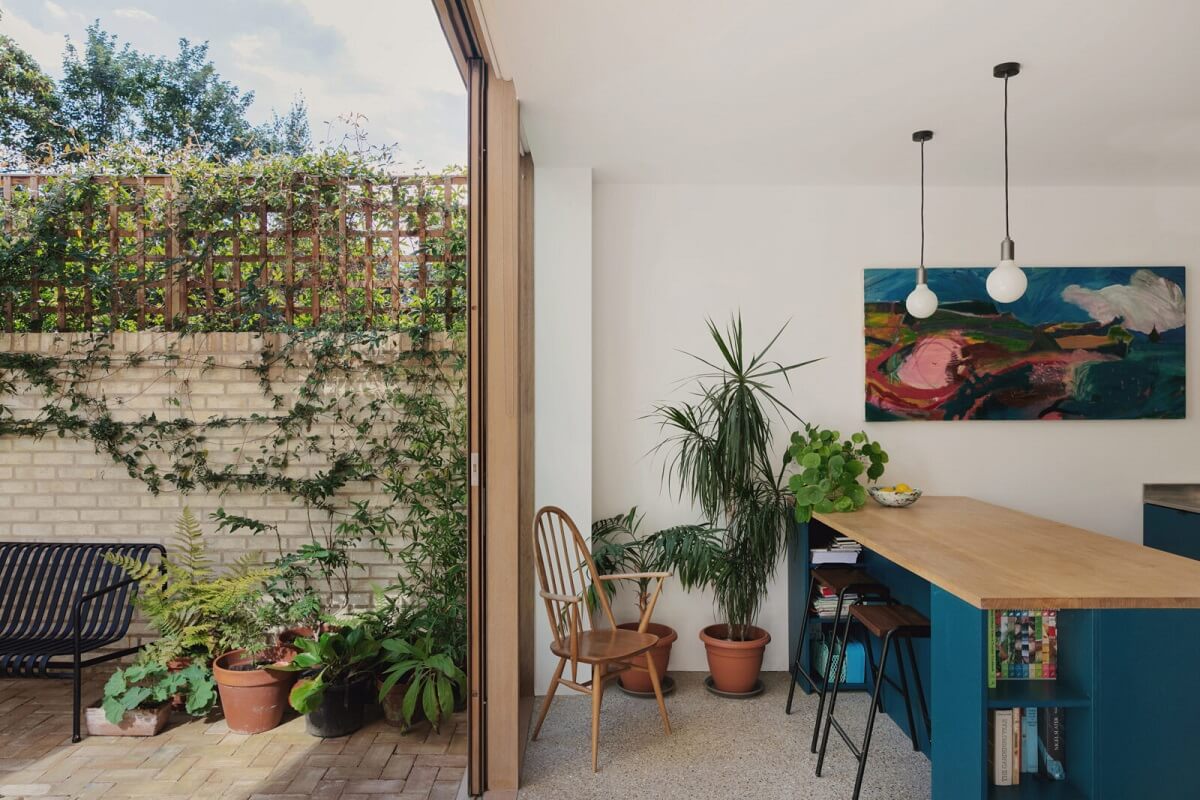 oak-sliding-doors-garden-blue-kitchen-cabinets-nordroom