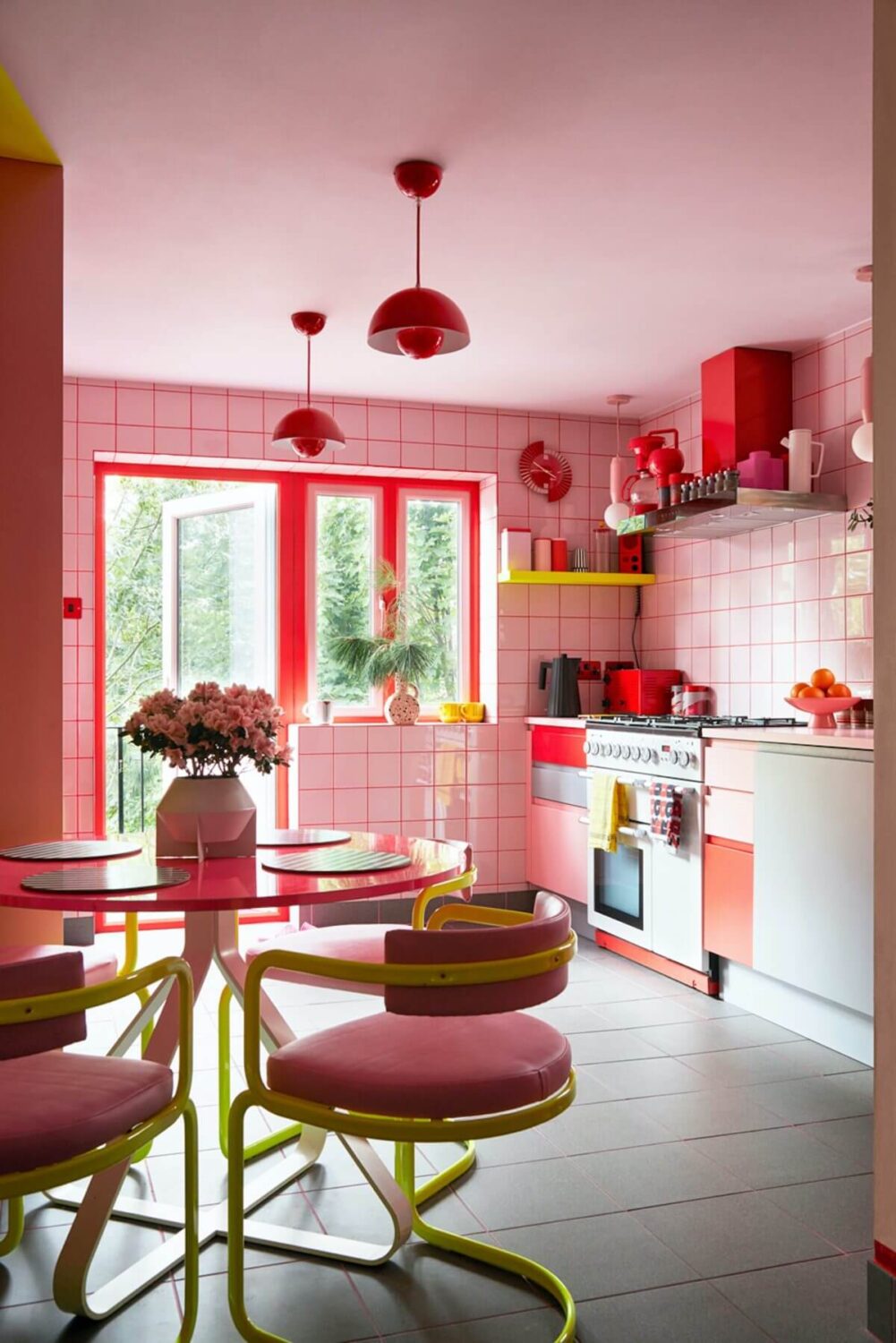 pink-kitchen-round-dining-table-nordroom