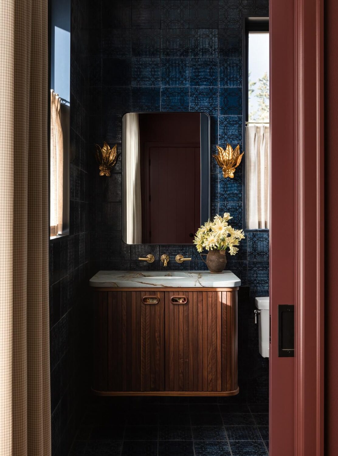 retro-bathroom-blue-tiles-gold-sconces-nordroom
