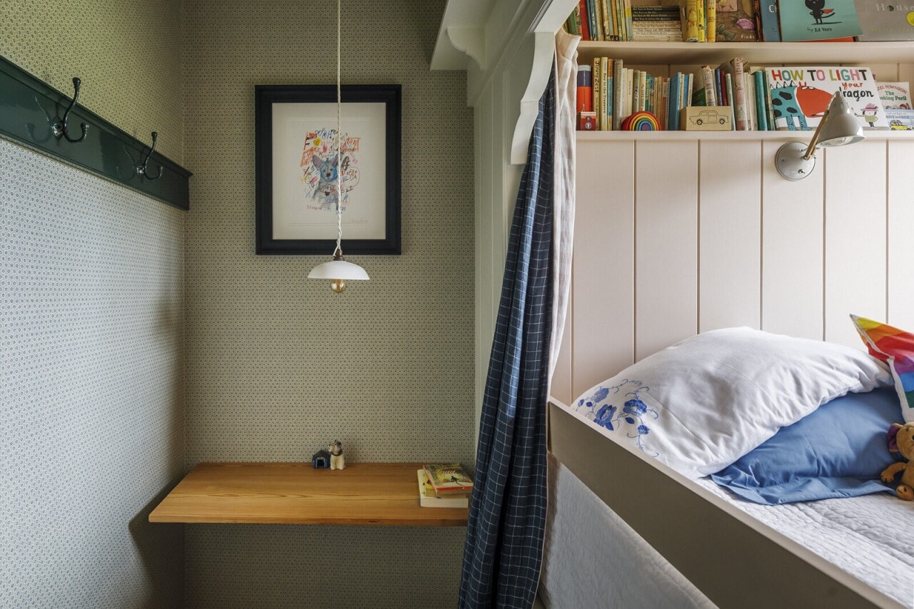 small-kids-bedroom-desk-nordroom