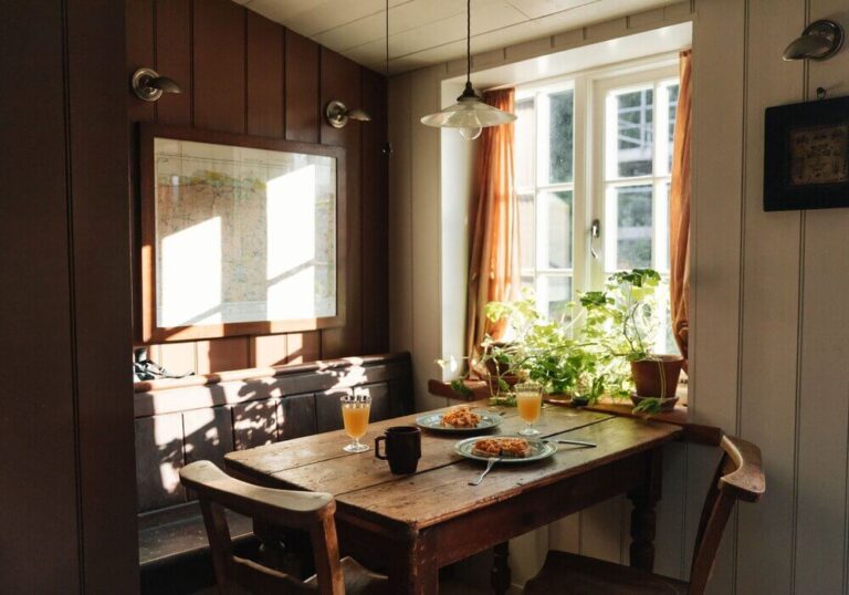 vintage-dining-table-window-flint-cottage-norfolk-spinks-nest-nordroom
