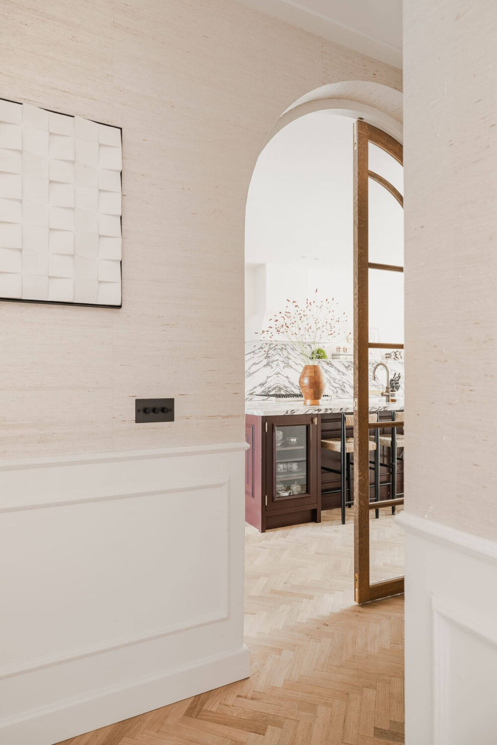 white-hallway-arched-doorway-kitchen-nordroom