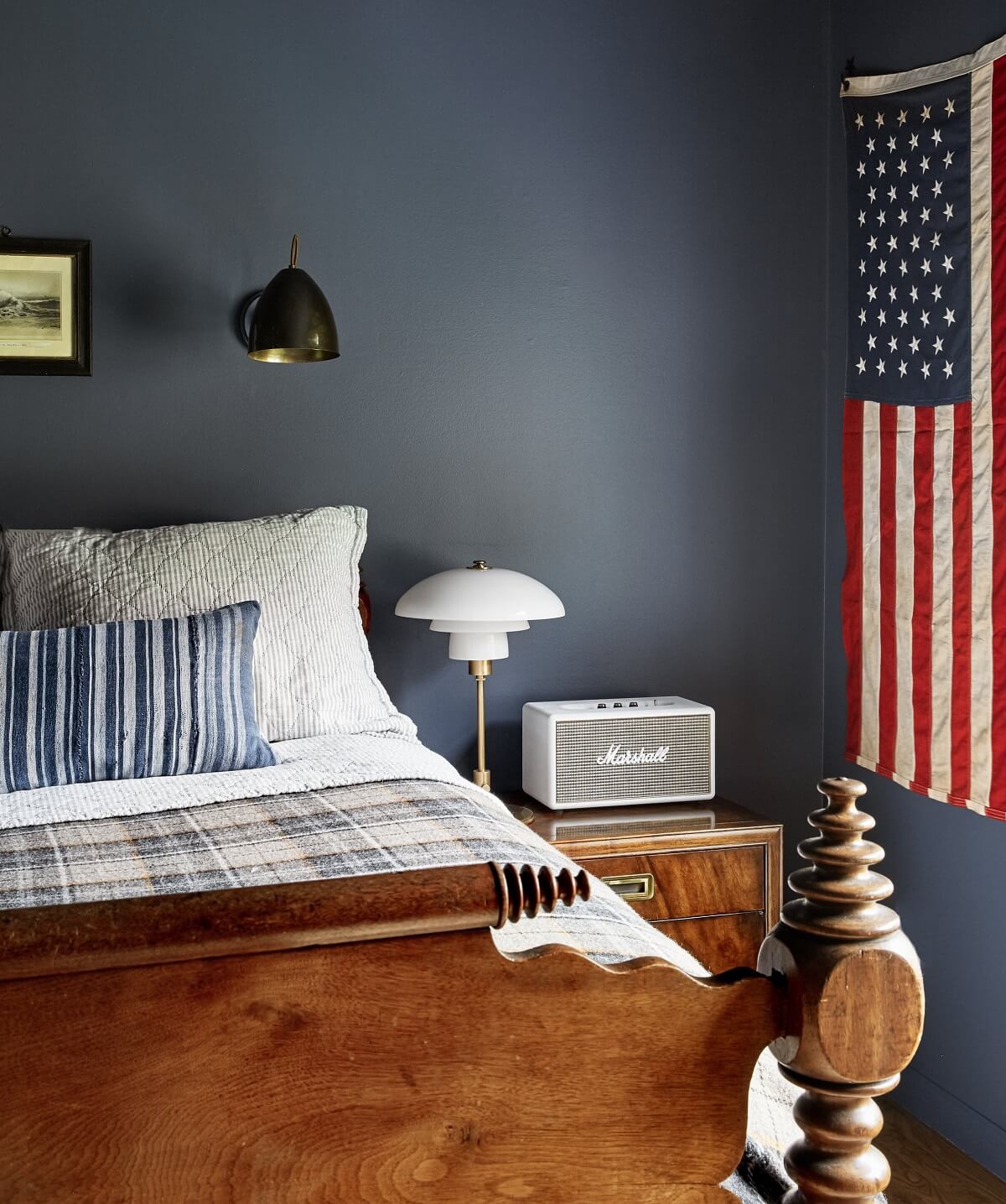 wooden-vintage-bedframe-blue-walls-nordroom