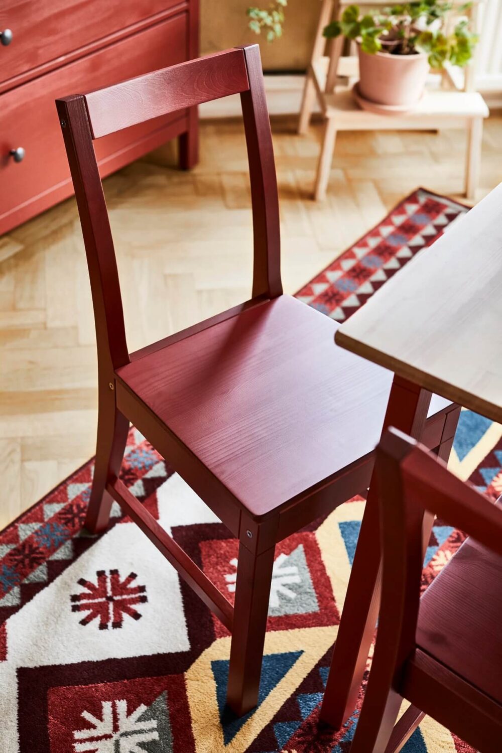 PINNTORP chair CYKELVAG rug nordroom IKEA Winter Collection 2022: A Warm & Inviting Home
