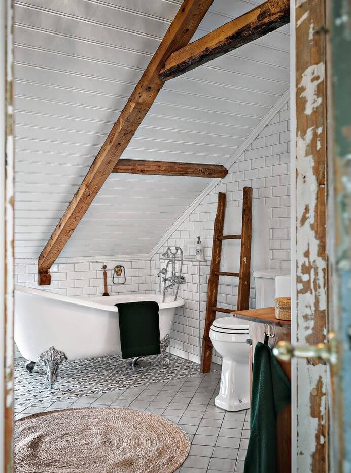 bathroom-wooden-beams-subway-tiles-clawfoot-tub-nordroom