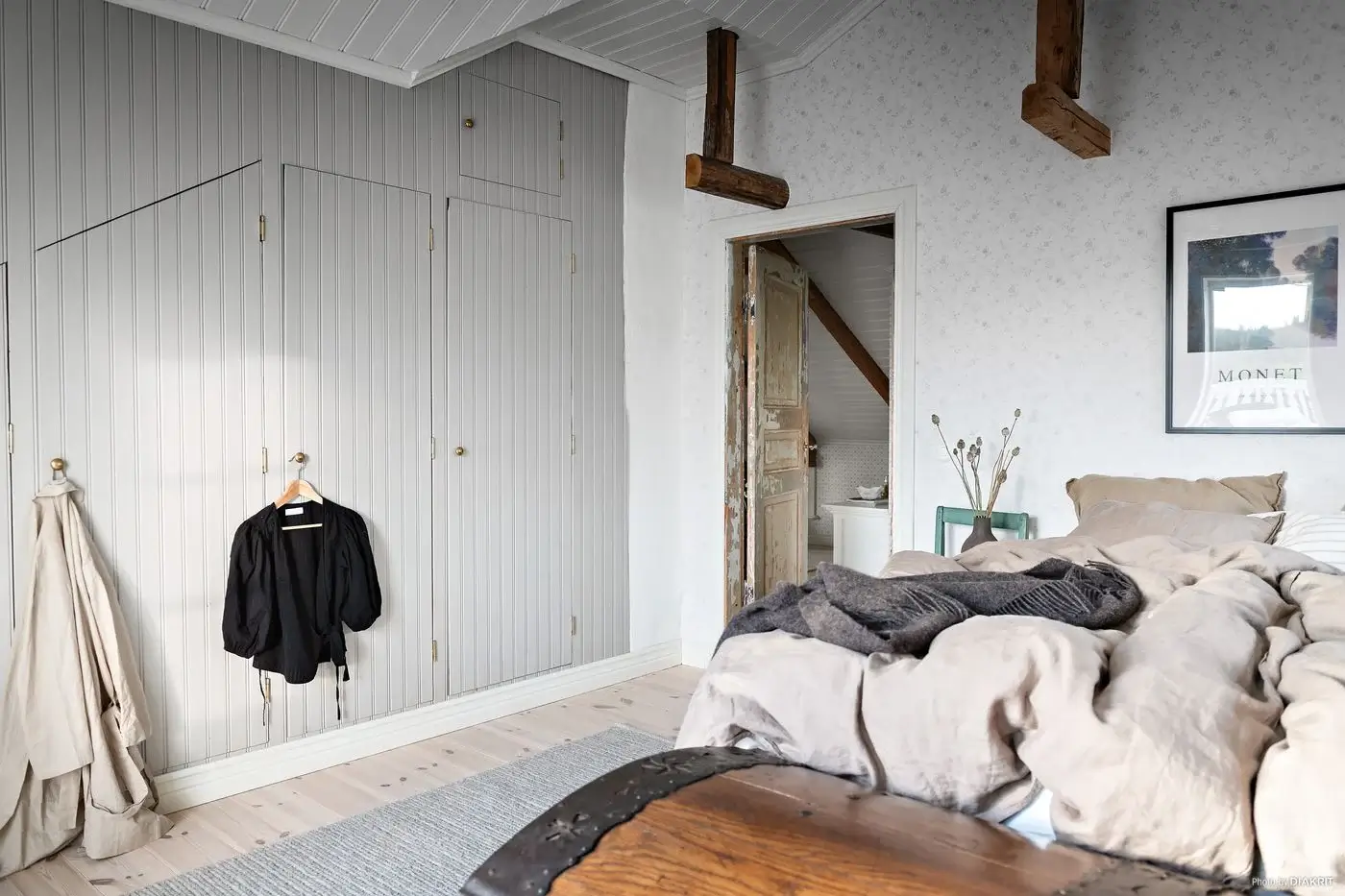 bedroom-built-in-wardrobes-country-house-sweden-nordroom