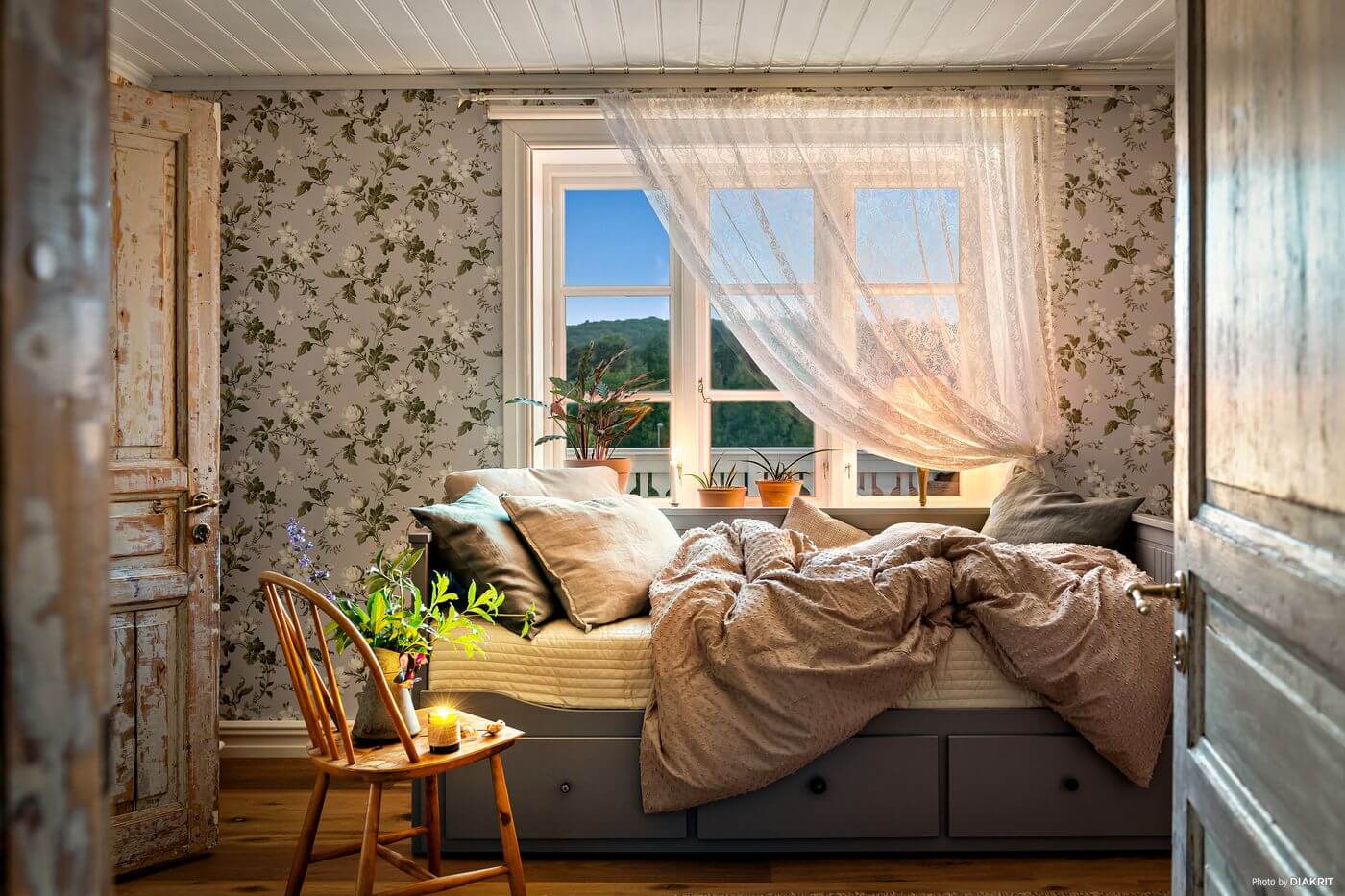 bedroom-ikea-storage-bed-wallpaper-nordroom