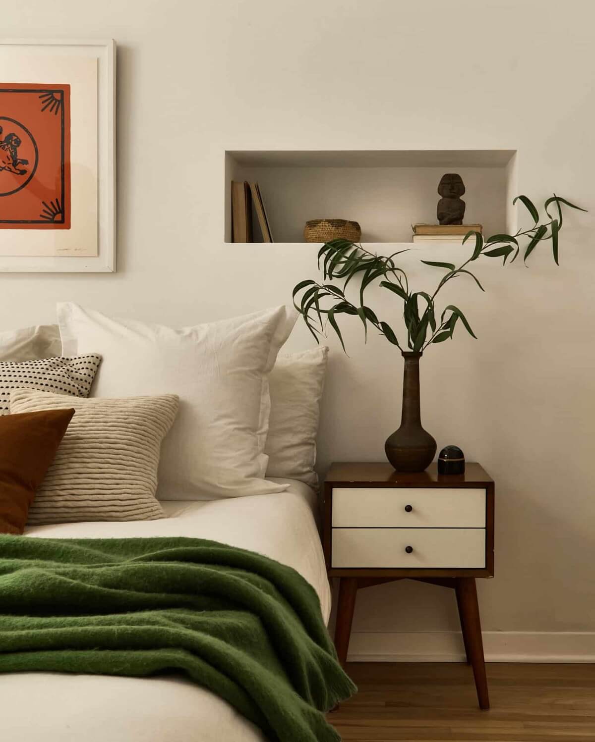 bedroom-niche-green-throw-nordroom