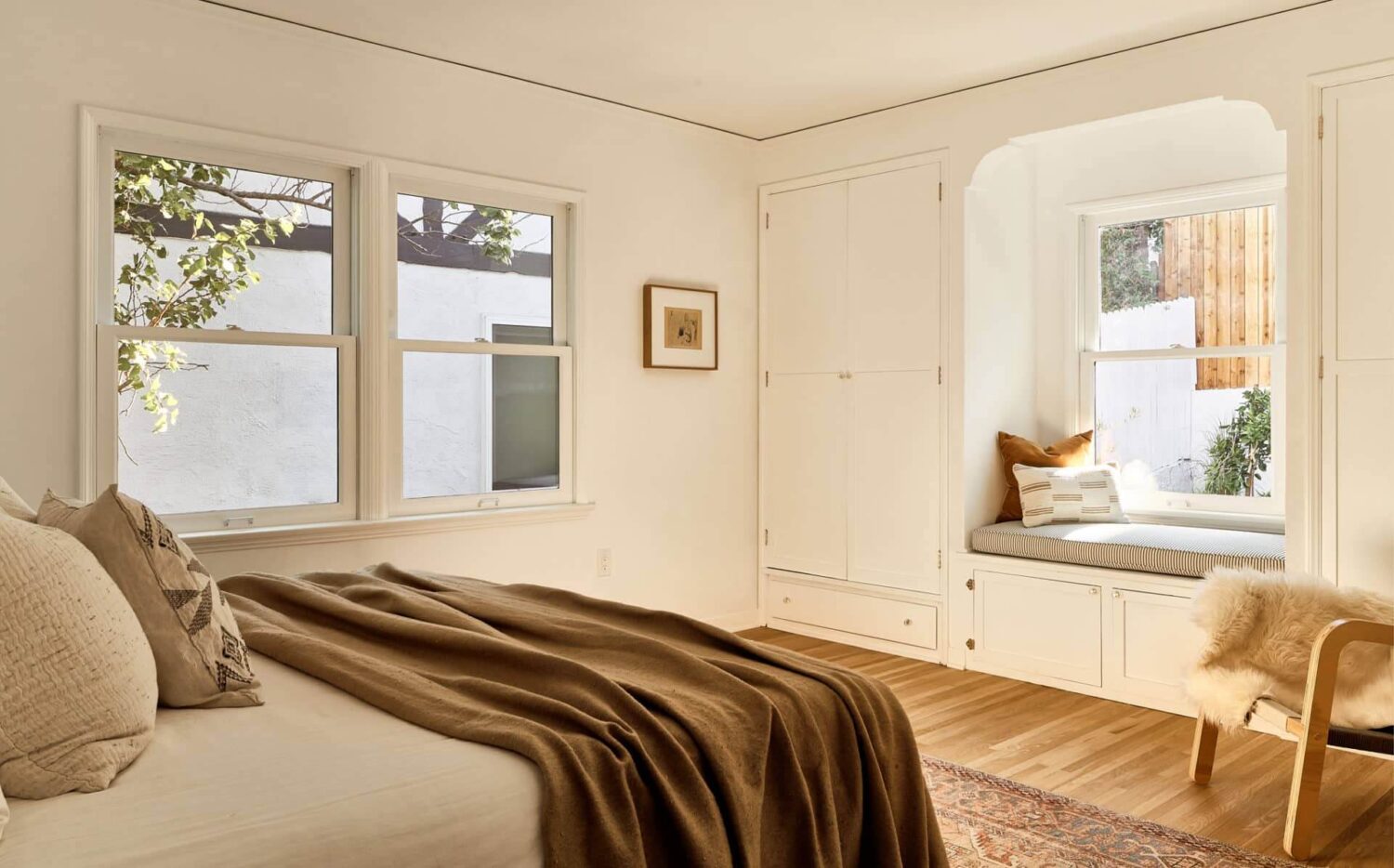 bedroom-reading-nook-built-in-wardrobes-nordroom