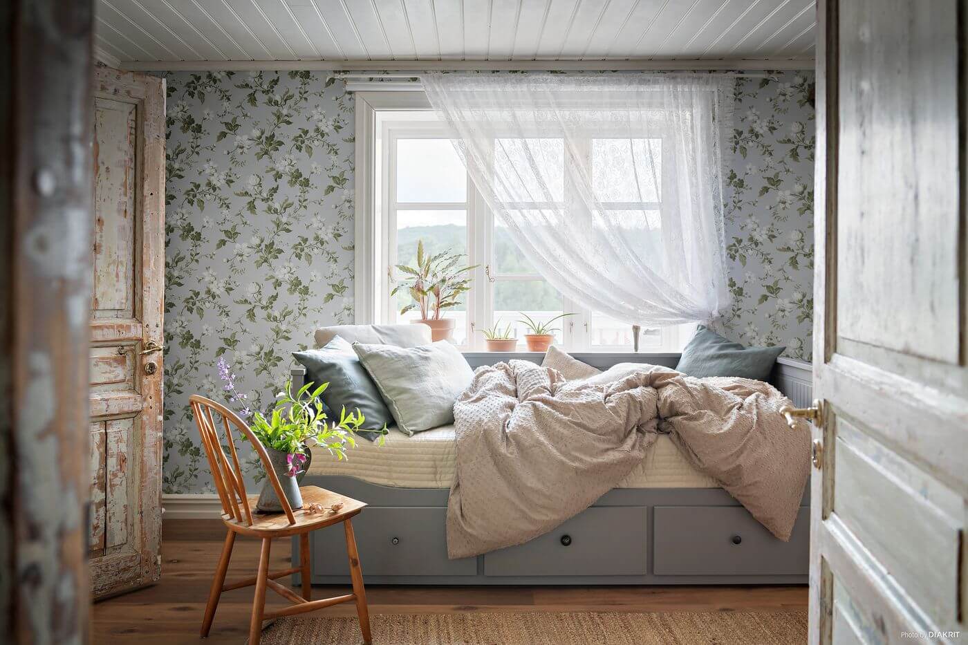 bedroom-wallpaper-rustic-wooden-doors-ikea-sofabed-nordroom