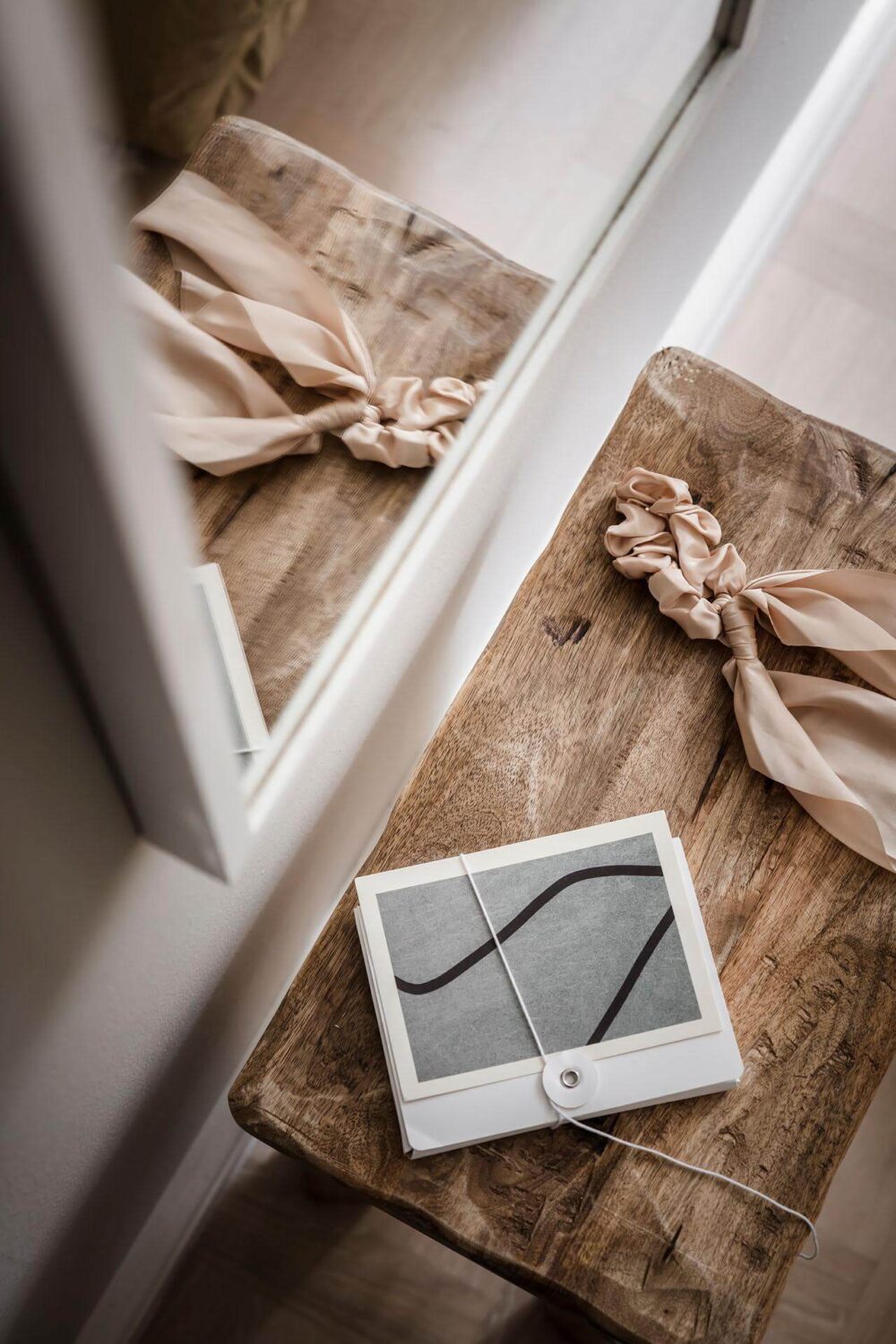 bedroom-wooden-stool-mirror-nordroom