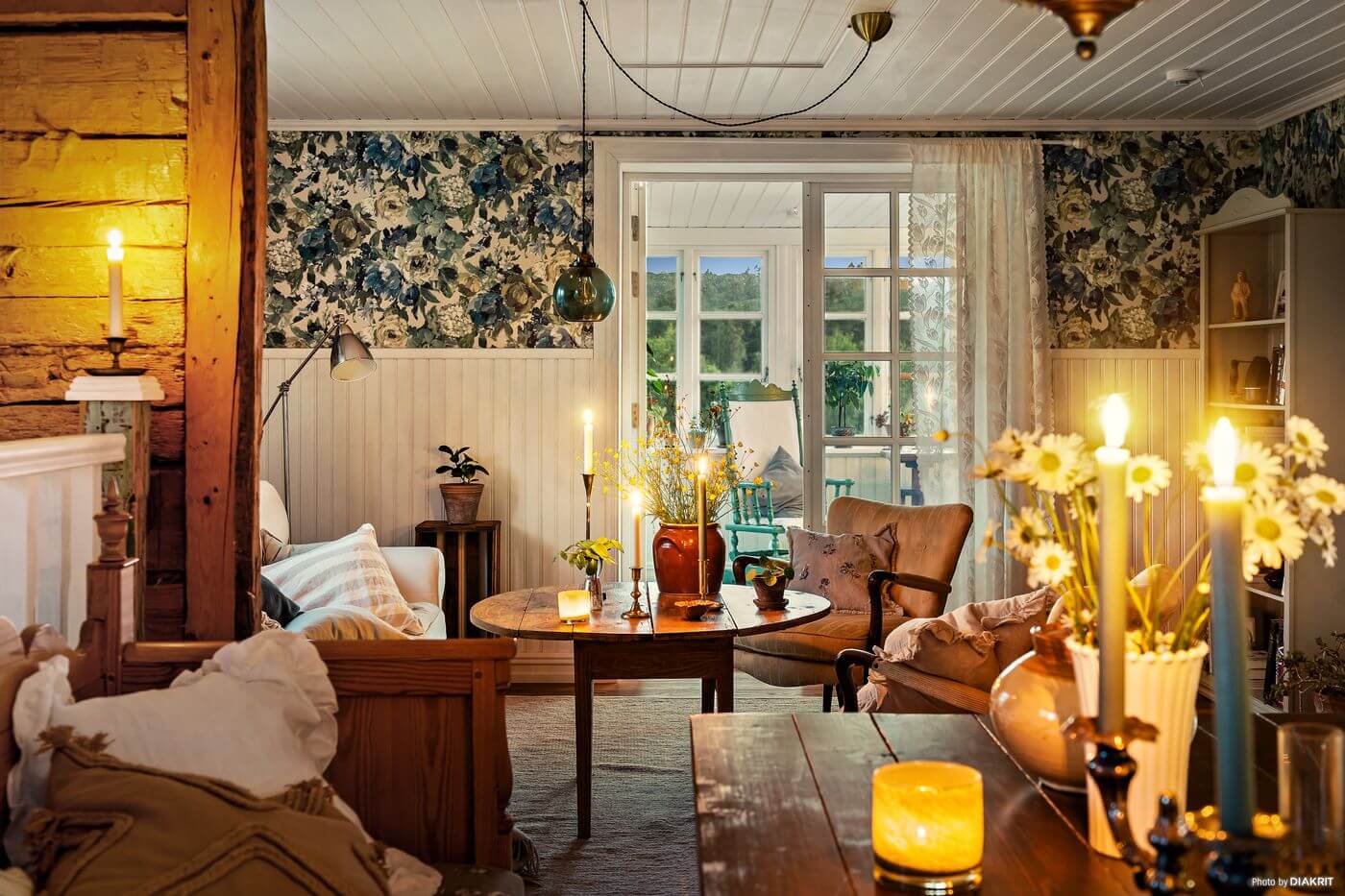 cozy-country-house-sweden-wallpaper-nordroom