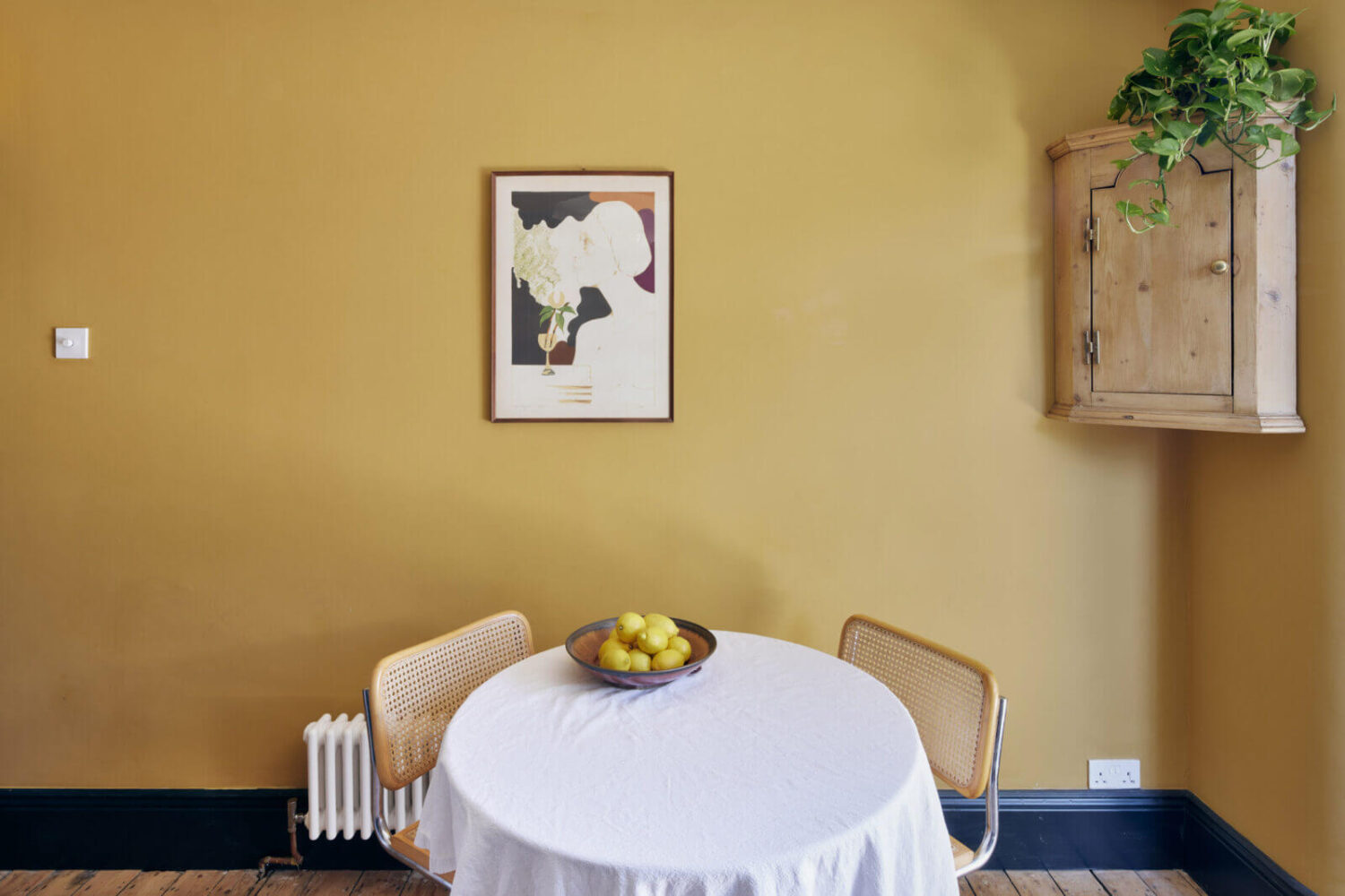 farrow-ball-india-yellow-wall-color-round-dinng-table-nordroom