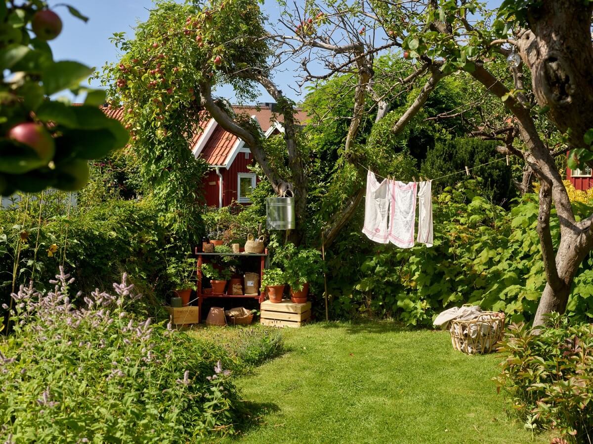 green-garden-summer-house-sweden-nordroom