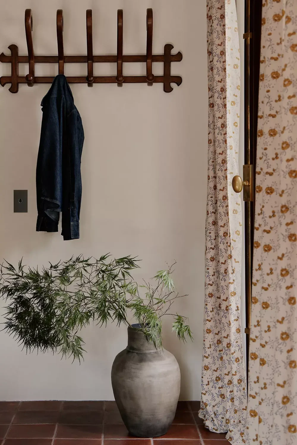 hallway-terracotta-floor-tiles-floral-curtain-nordroom