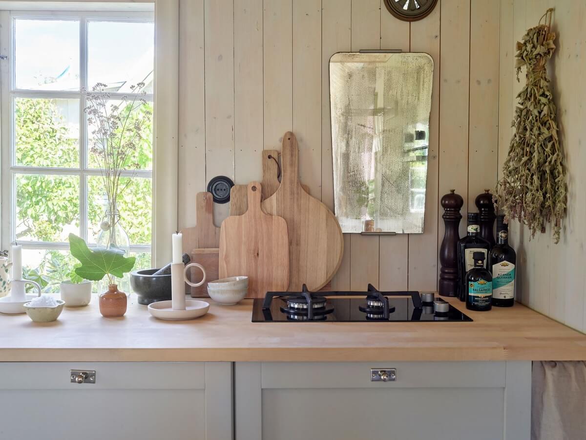 kitchen-wooden-worktop-cottage-sweden-nordroom