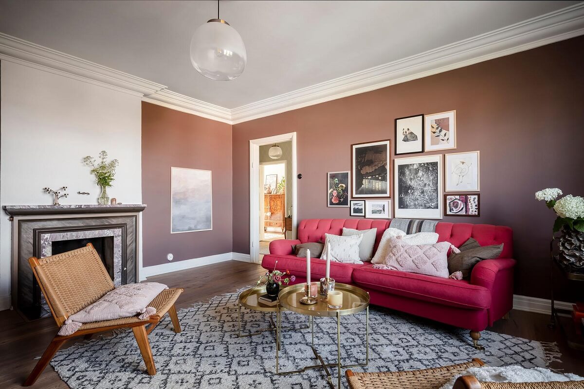 living-room-pink-sofa-earthy-pink-walls-nordroom