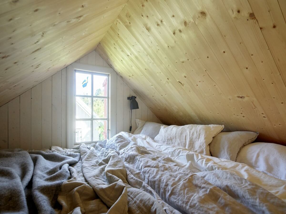 loft-bed-wooden-ceiling-swedish-cottage-nordroom