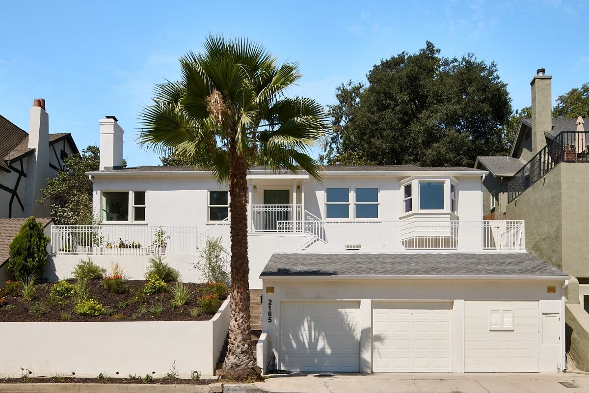 los-angeles-home-white-exterior-nordroom