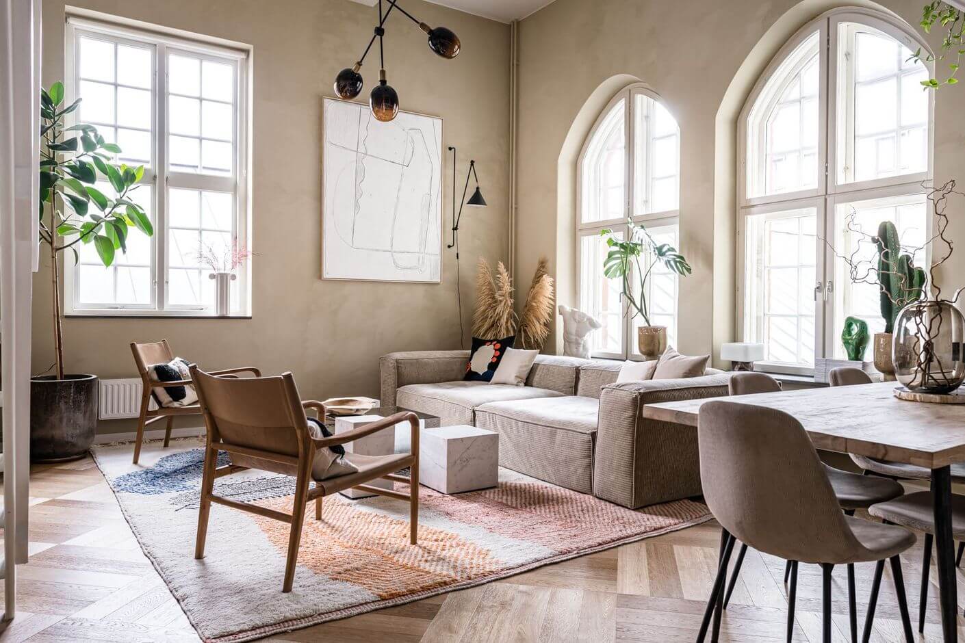 open-plan-scandinavian-sitting-room-wood-floor-beige-walls-nordroom