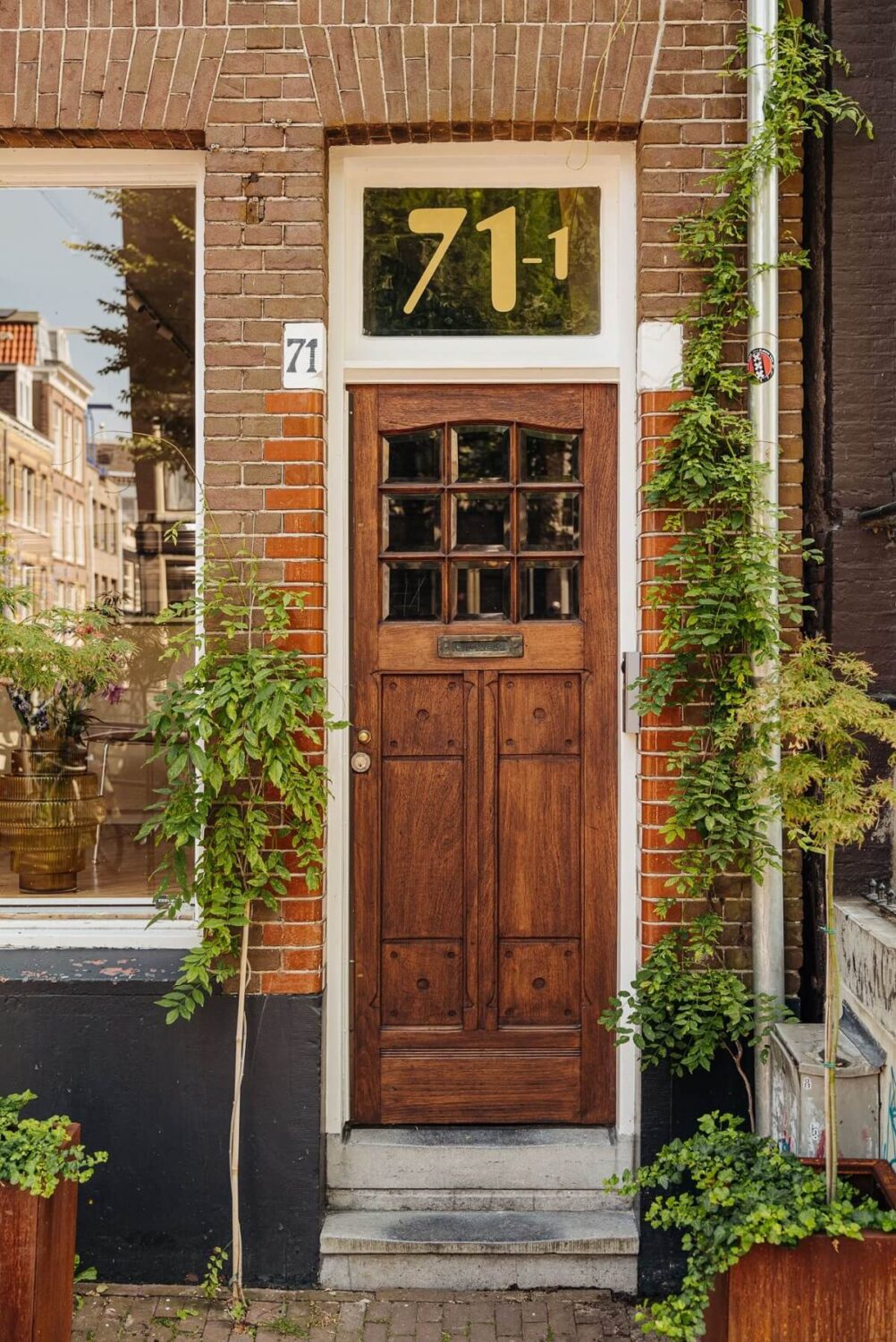original-front-door-canal-house-amsterdam-nordroom