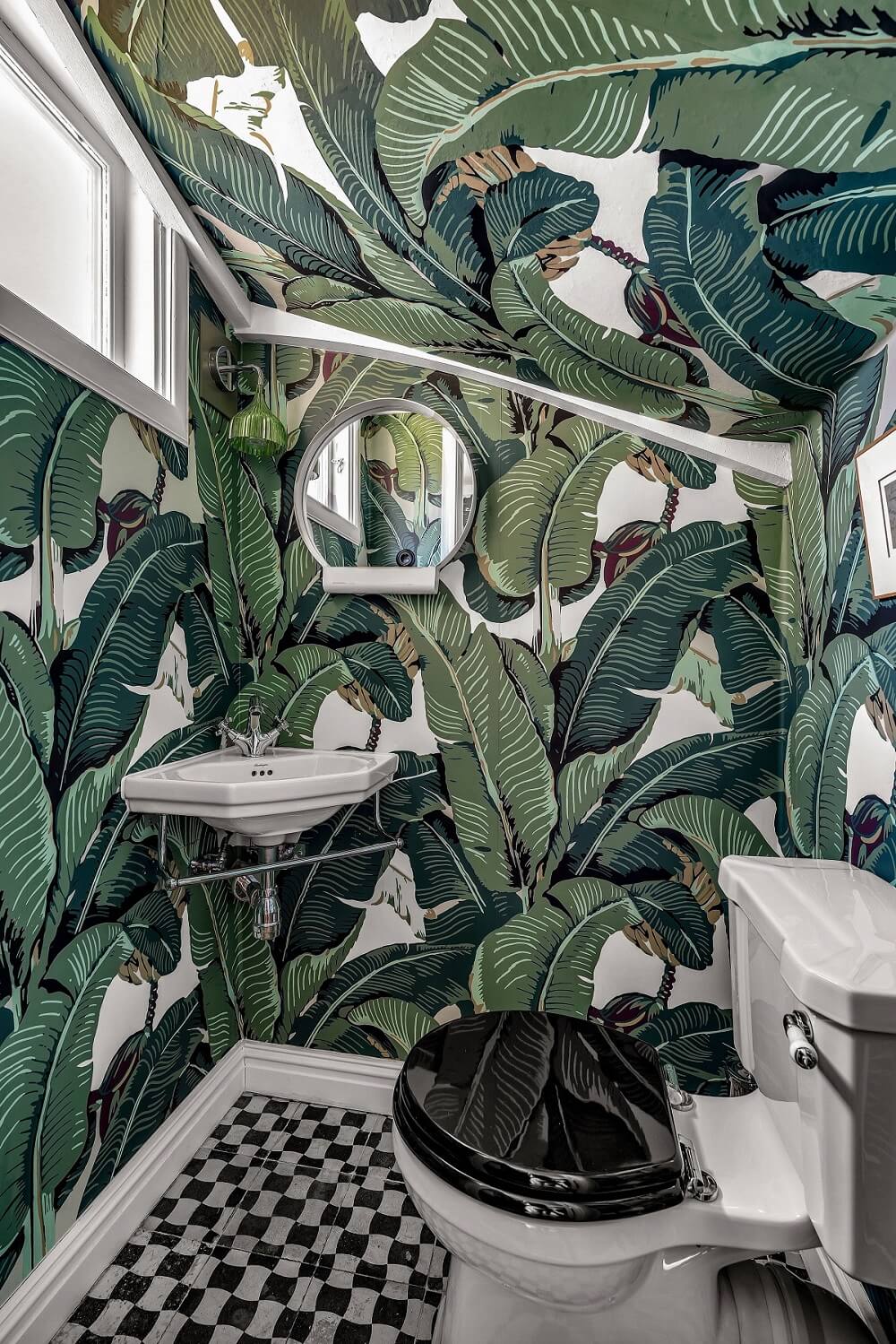 powder-room-leaf-wallpaper-nordroom