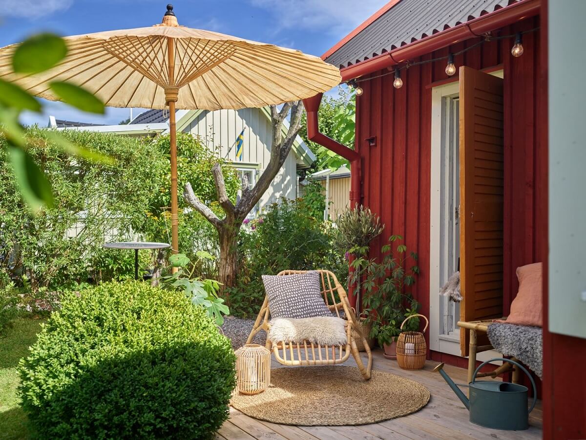 red-painted-swedish-cottage-nordroom