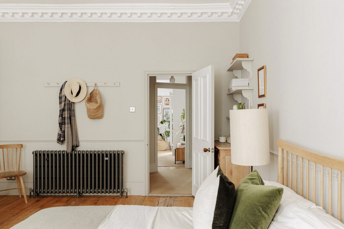 serene-light-gray-bedroom-apartment-london-nordroom