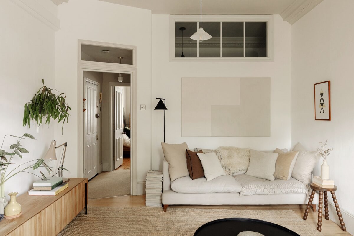 serene-white-living-room-neutral-rug-nordroom