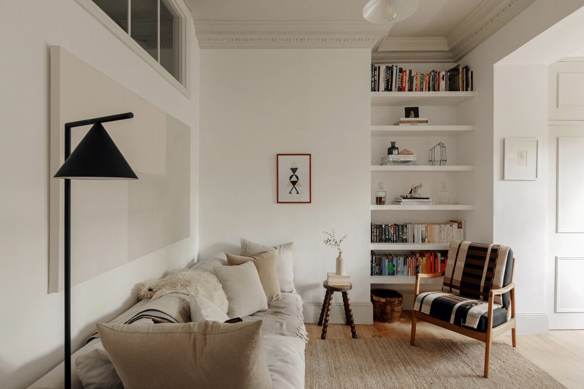 serene-white-sitting-room-jute-rug-nordroom