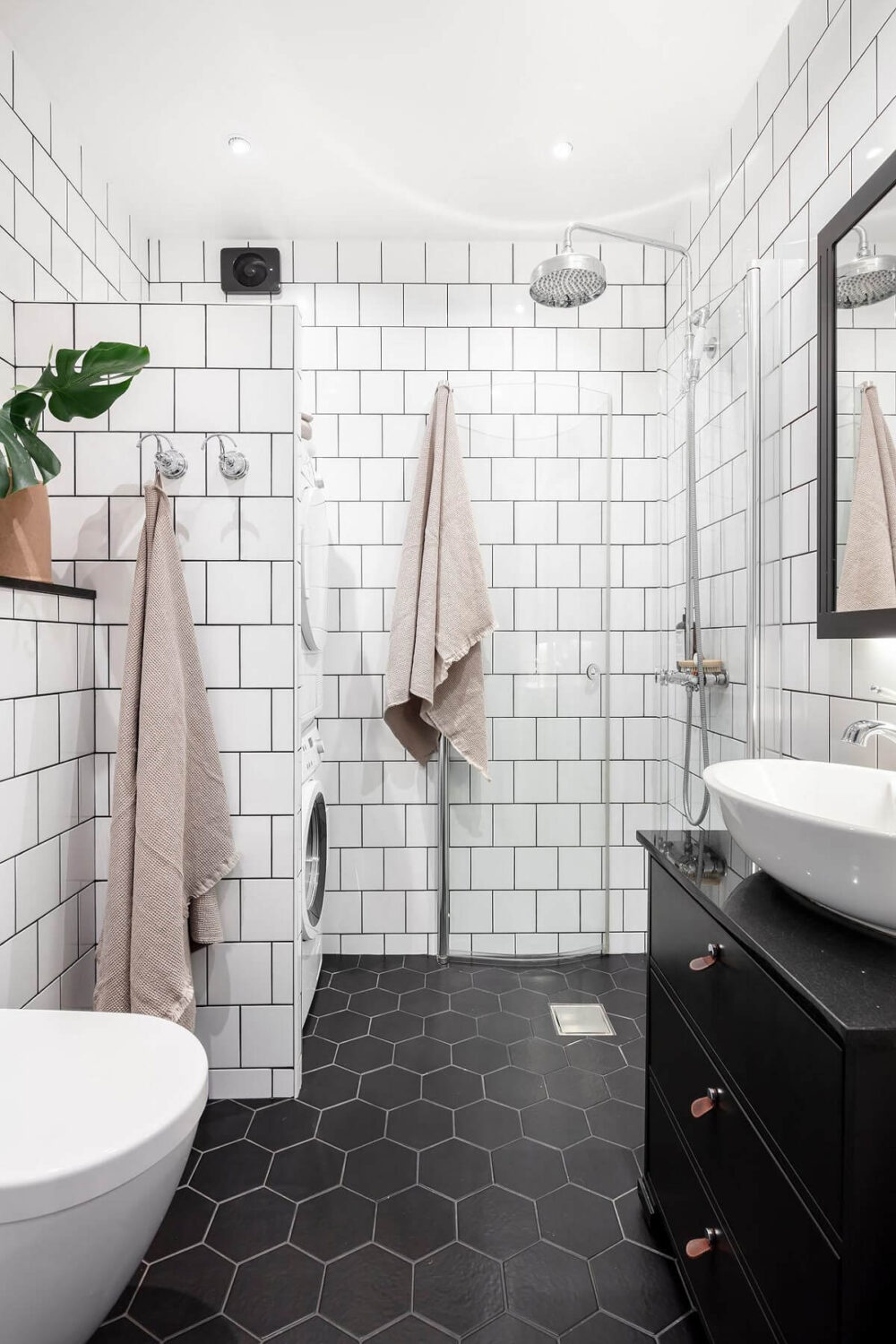 small-bathroom-black-hexagon-floor-tiles-white-wall-tiles-nordroom