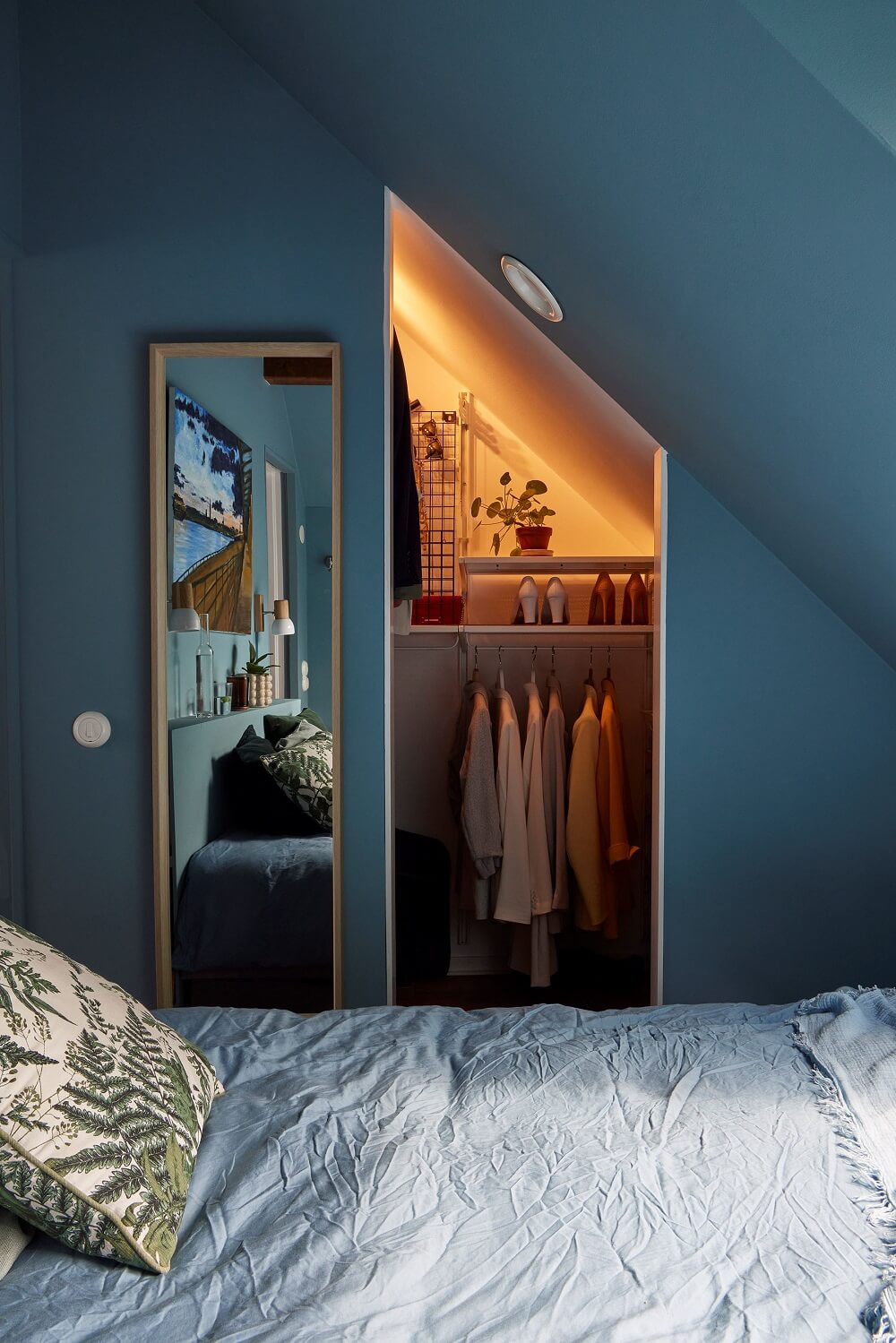 small-blue-attic-bedroom-walk-in-closet-nordroom