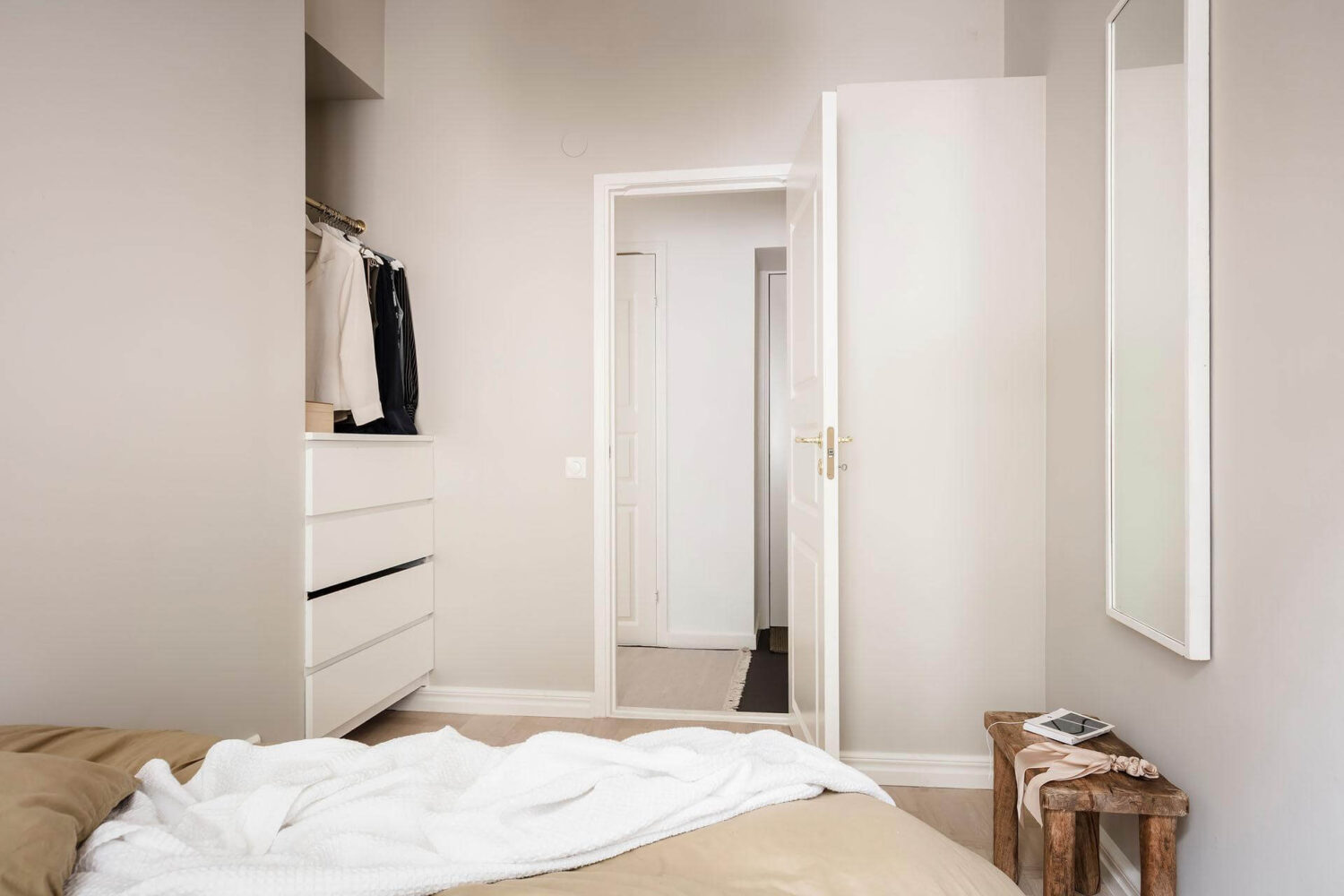 small-scandinavian-bedroom-wardrobe-nook-mirror-nordroom