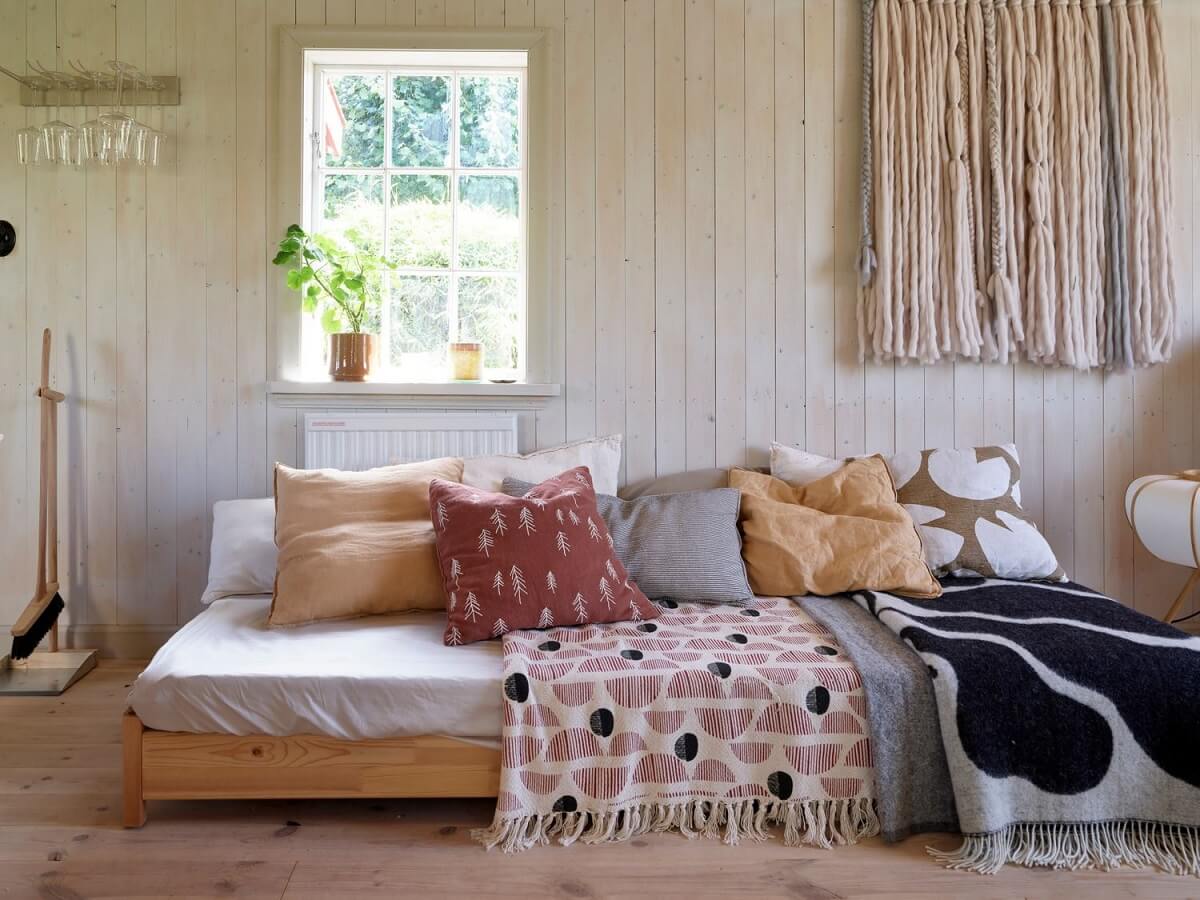 sofa-swedish-summerhouse-nordroom