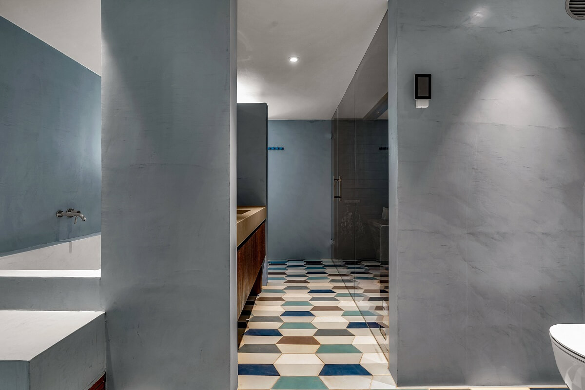spa-bathroom-gray-walls-olorful-floor-tiles-nordroom