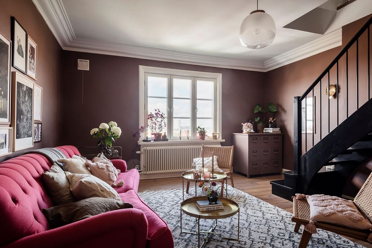 warm-pink-walls-wooden-floor-nordroom