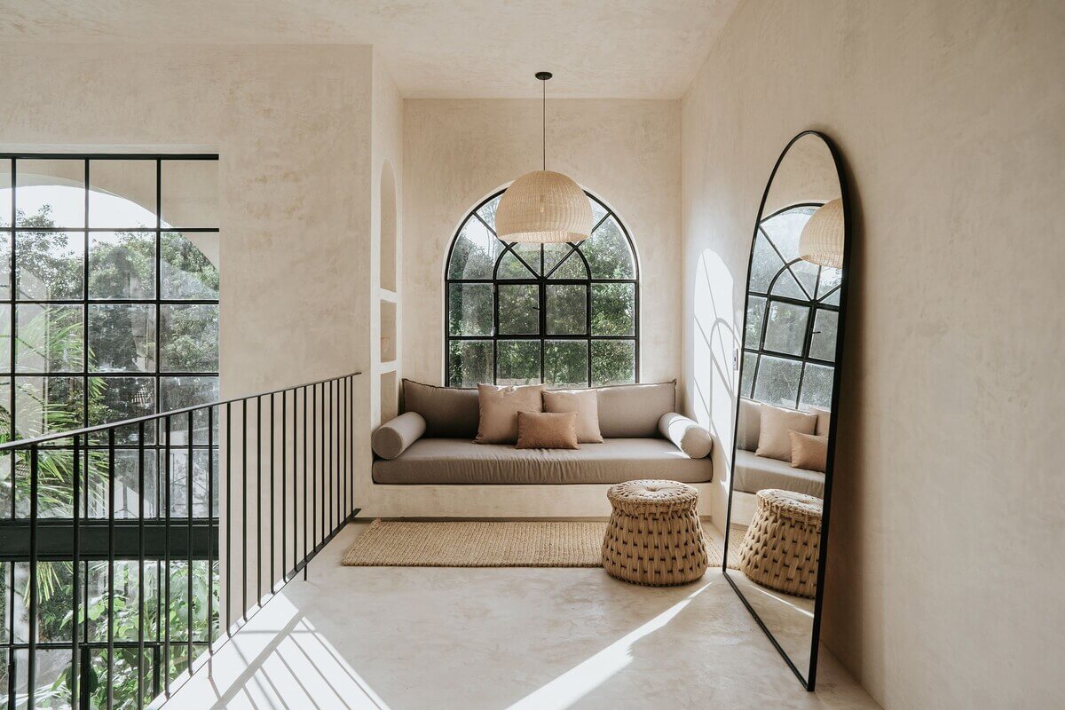 window-seat-arched-window-nordroom