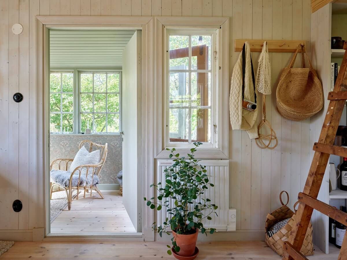 wooden-renovated-swedish-summer-house-nordroom