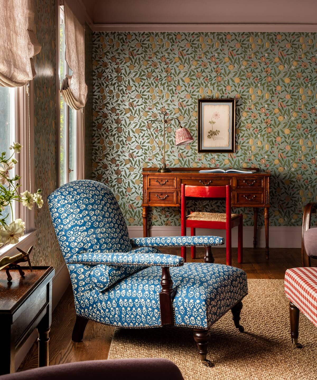 50+ Rooms That Prove ‘The Unexpected Red Theory’ Really Works